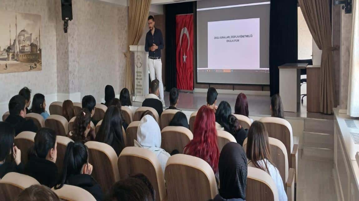 10. Sınıf Öğrencilerimize Okul Kuralları, Disiplin Yönetmeliği ve Okula Uyum Konulu Seminer Verilmiştir