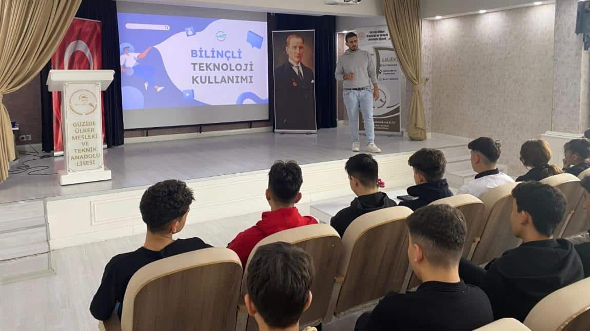9. Sınıf Öğrencilerimiz “Bilinçli Teknoloji Kullanımı” Konulu Seminere Katıldılar